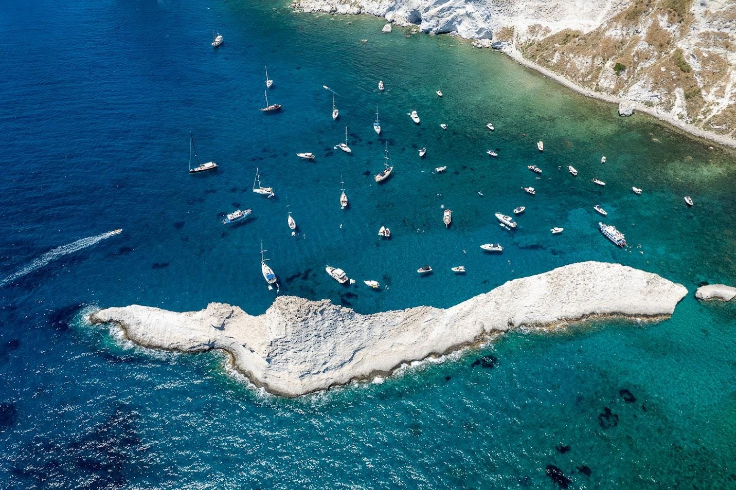 Ponzesi per Scelta Ponza View from above of Ponzesi per Scelta Ponza.