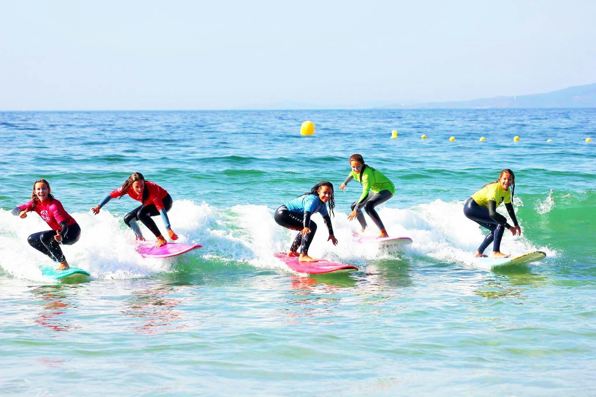 prado-surf-a-lanzada-provider-hero Magnifique paysage de montagnes et de mer, où se déroulent les activités de Prado Surf A Lanzada.