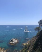 Tour en barco privado con Catamaran Sensations por la Costa Brava con esnórquel. 