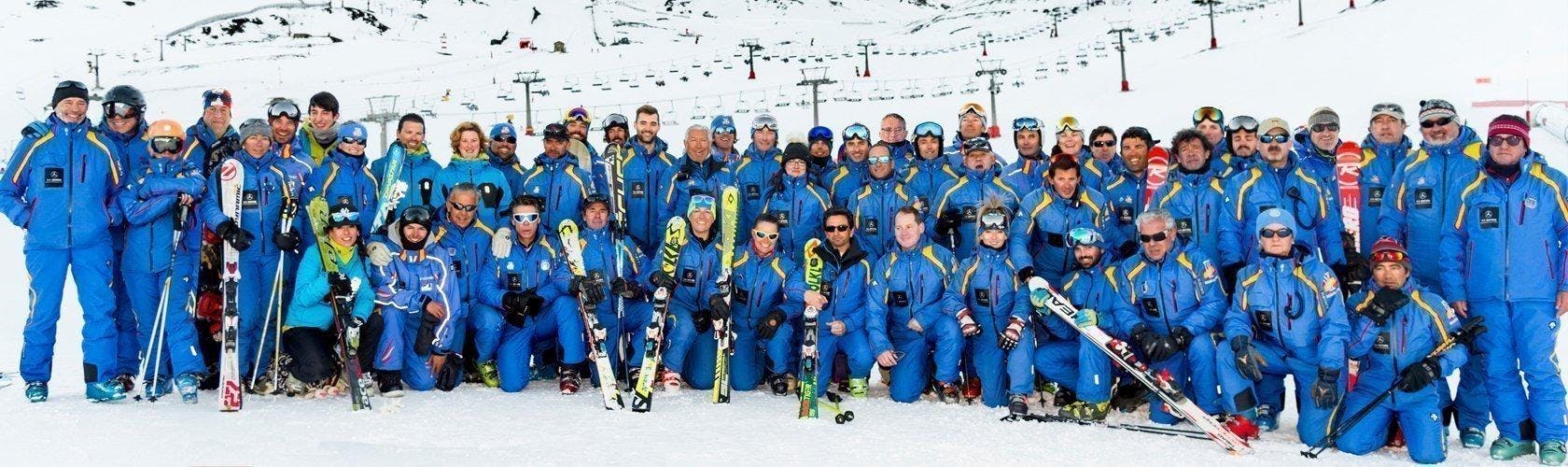 provider-min Beautiful landscapes showcasing mountains and sea, where the experiences of Escuela Española de Esquí y Snowboard Sierra Nevada are taking place.