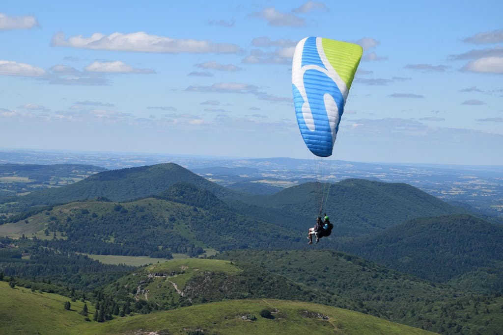 Paragliding Puy-de-Dome (c) Pixabay