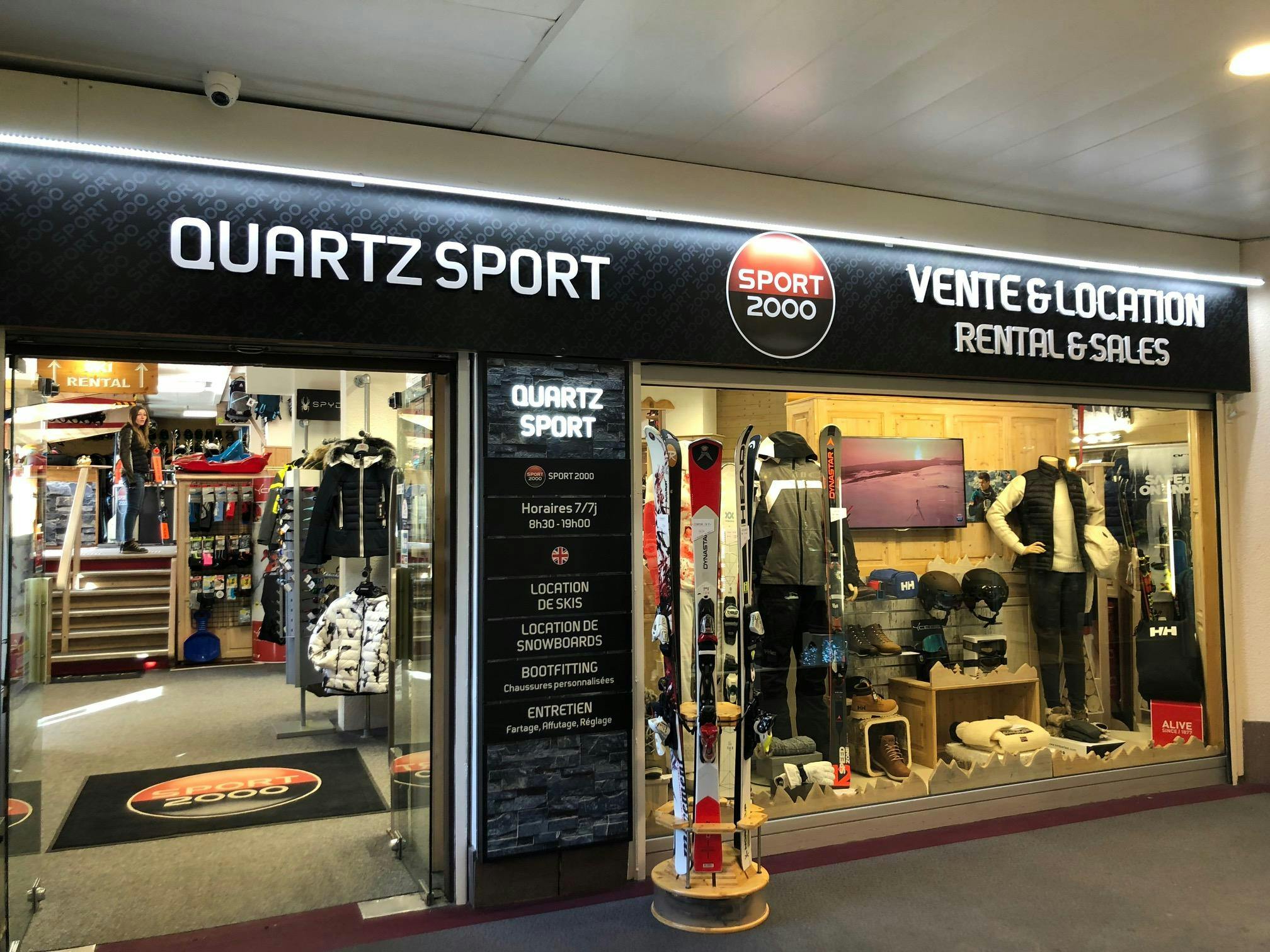 quartz_sport2000_isola Magnifique paysage de montagnes et de mer, où se déroulent les activités de Sport 2000 - Quartz Sport Isola 2000.