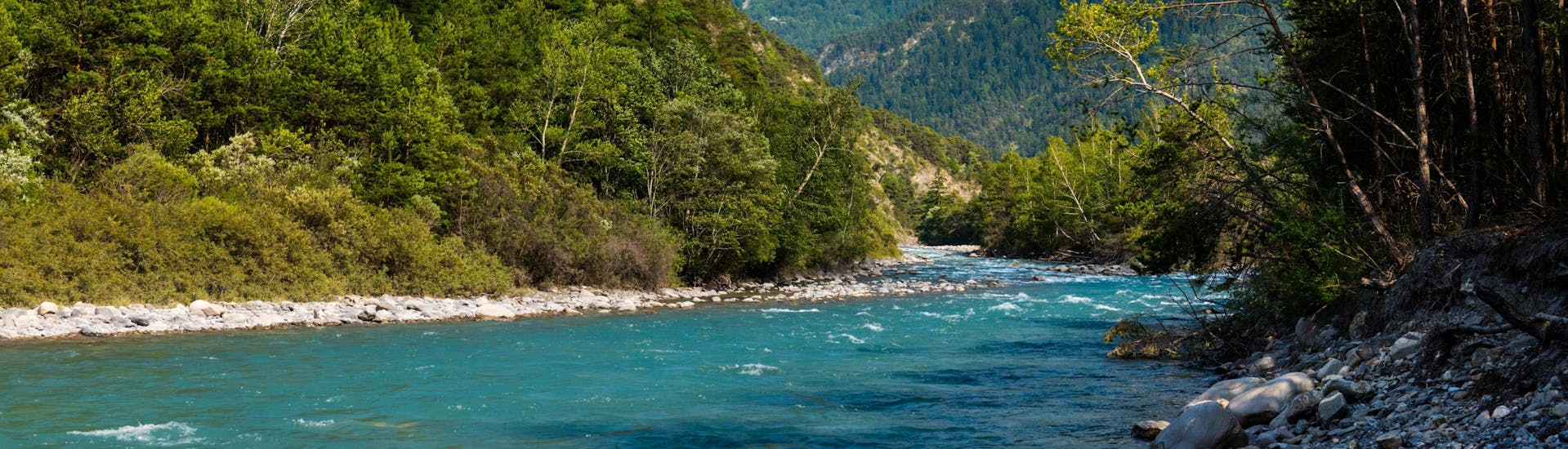 La rivière Ubaye dans les Alpes du Sud, l'une des plus célèbres destinations de rafting en France.
