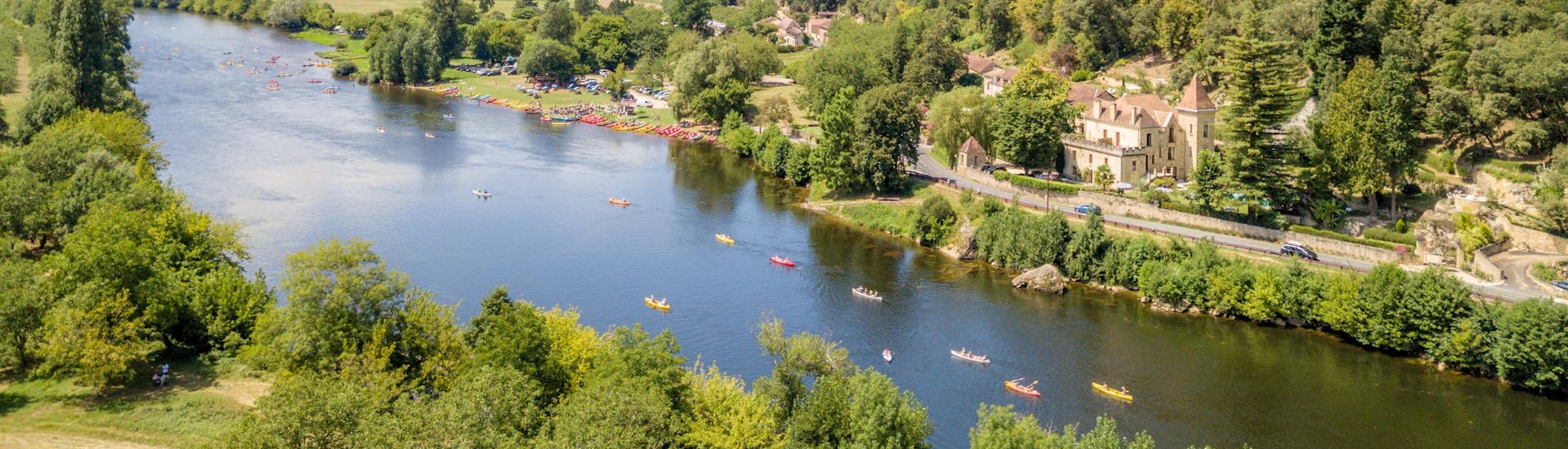 Aerial view of the Dordogne river in the heart of Périgord, one of the most beautiful regions in France for canoeing. 