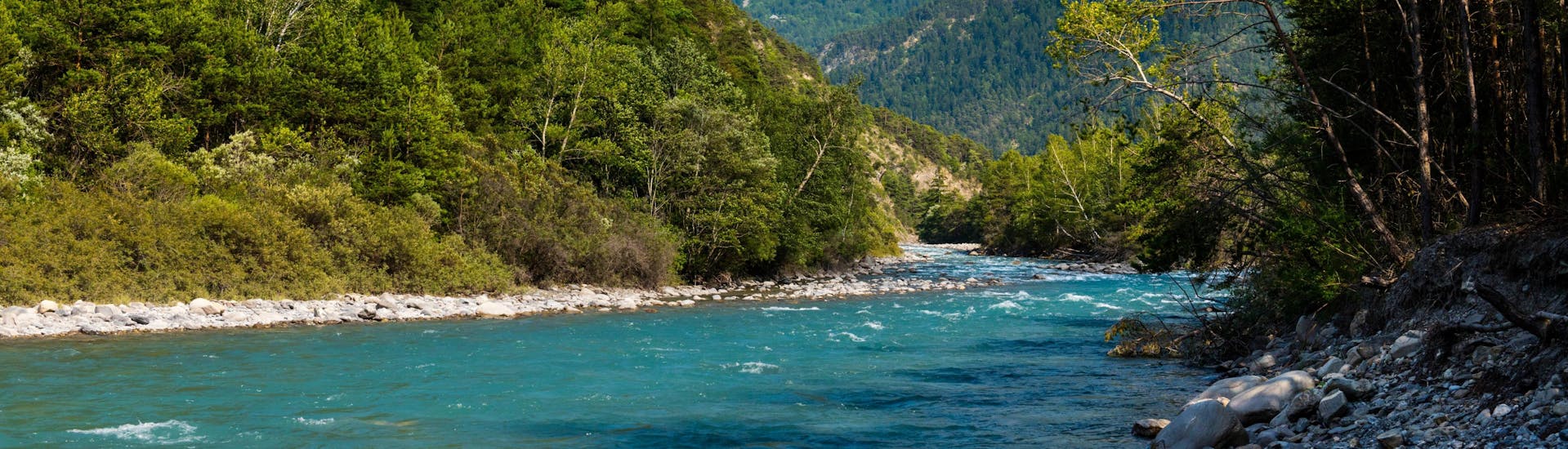 La rivière Ubaye dans les Alpes du Sud, l'une des plus célèbres destinations de rafting en France.