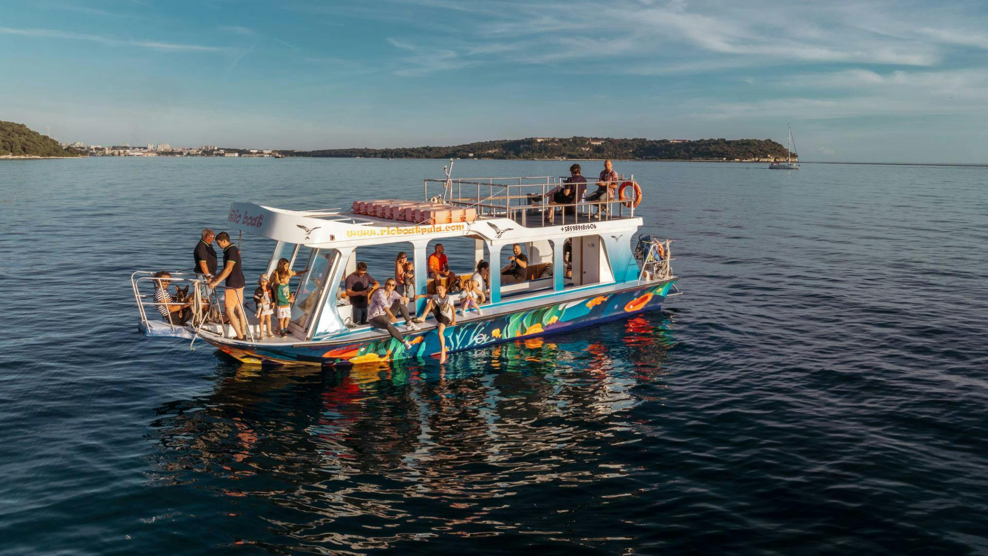 rio-boat-fazana-hero1 Beeindruckende Landschaften mit Bergen und Meer, wo Aktivitäten von Rio Boat Fazana stattfinden.