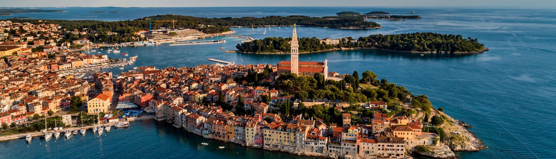 Bovenaanzicht van Rovinj, een mooie stad in Istrië, Kroatië. 