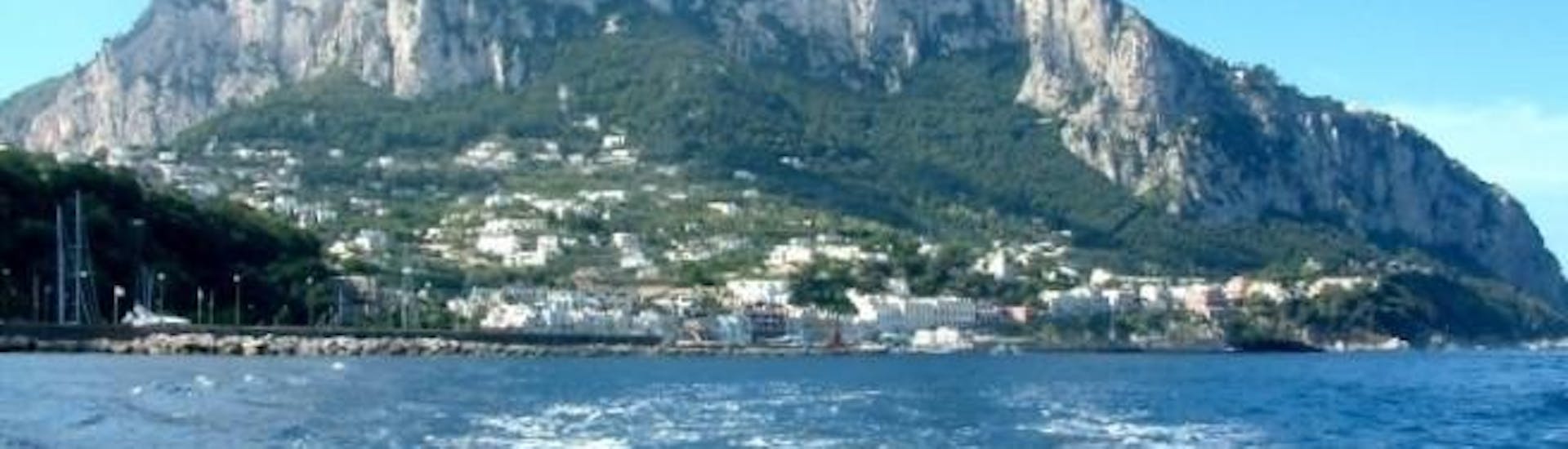 Vista di Capri durante una gita con Salerno Incoming.
