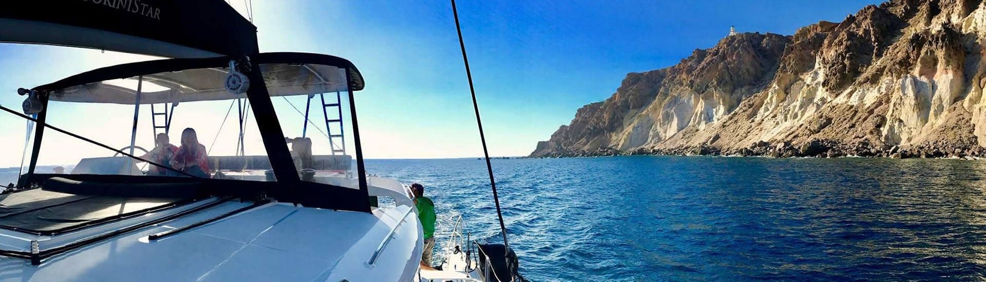 Panoramic views of the coast of Santoni during a boat trip with Santorini Star Sailing Luxury.