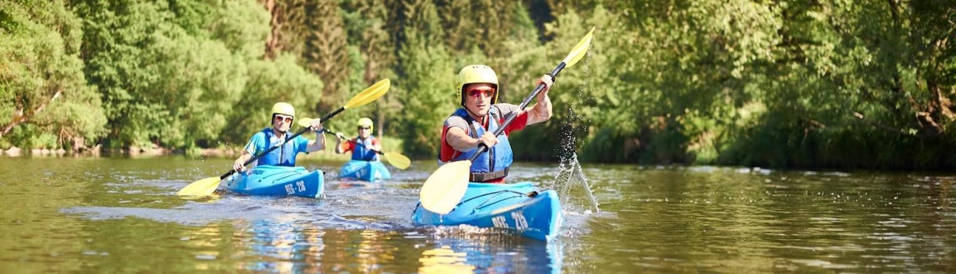 Three participants in their kayaks enjoying their kayak tour with Schneider Events Bavaria.