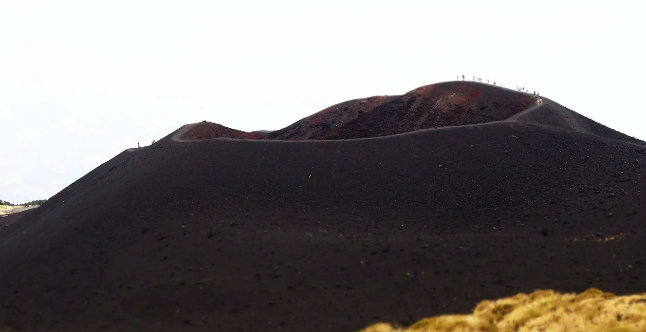 Climbers on top of Mount Etna during a hiking excursion with Gruppo Guide Etna Nord.