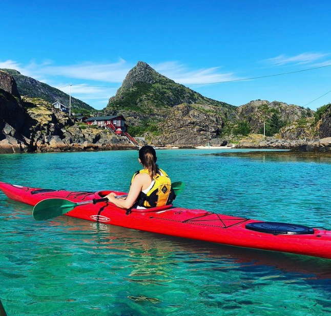 A girl sitting in a kayak during a tour of Go2Lofoten. 