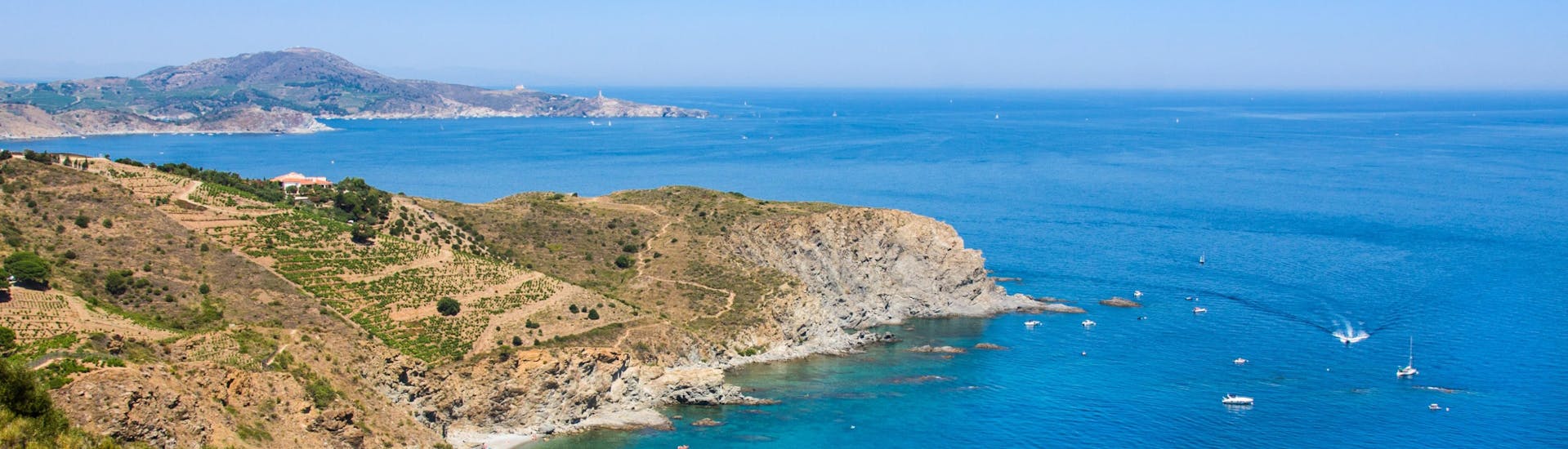 View of the characteristic rocky landscapes of the Cerbère-Banyuls nature reserve, much appreciated by diving and snorkeling enthusiasts.