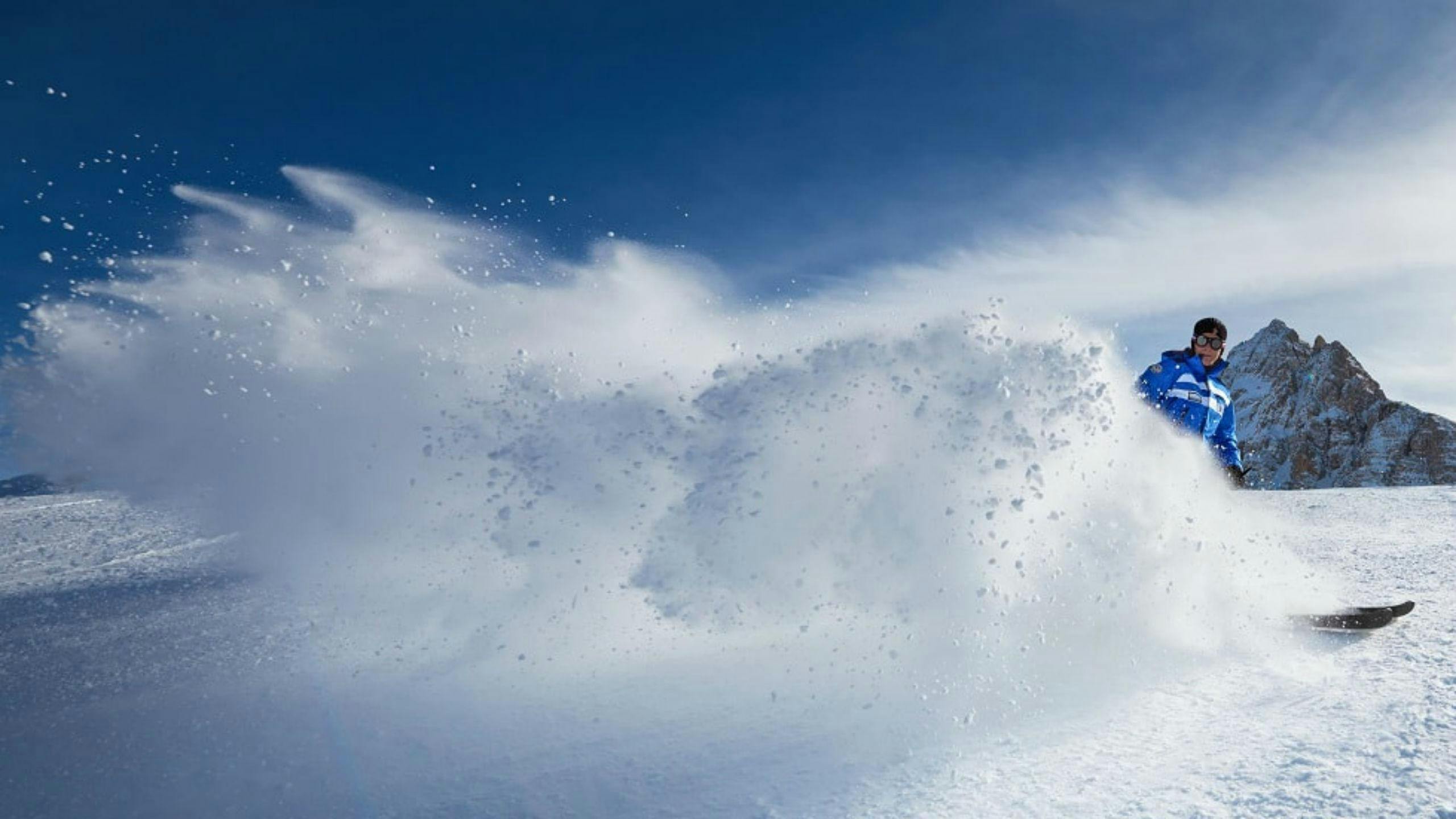 scuola-di-sci-azzurra-cortina-hero Paisajes impresionantes de montaña y mar, donde tienen lugar las experiencias de Scuola di Sci Azzurra Cortina.