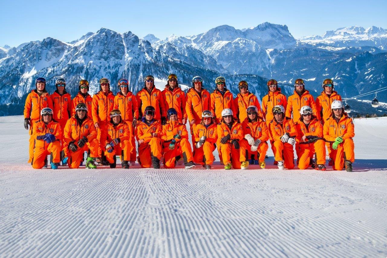 scuola di sci san vigilio di marebbe  sporting academy www.skisporting.com lezioni di sci dolomiti superski Paisajes impresionantes de montaña y mar, donde tienen lugar las experiencias de Scuola di Sci e Snowboard Sporting al Plan.