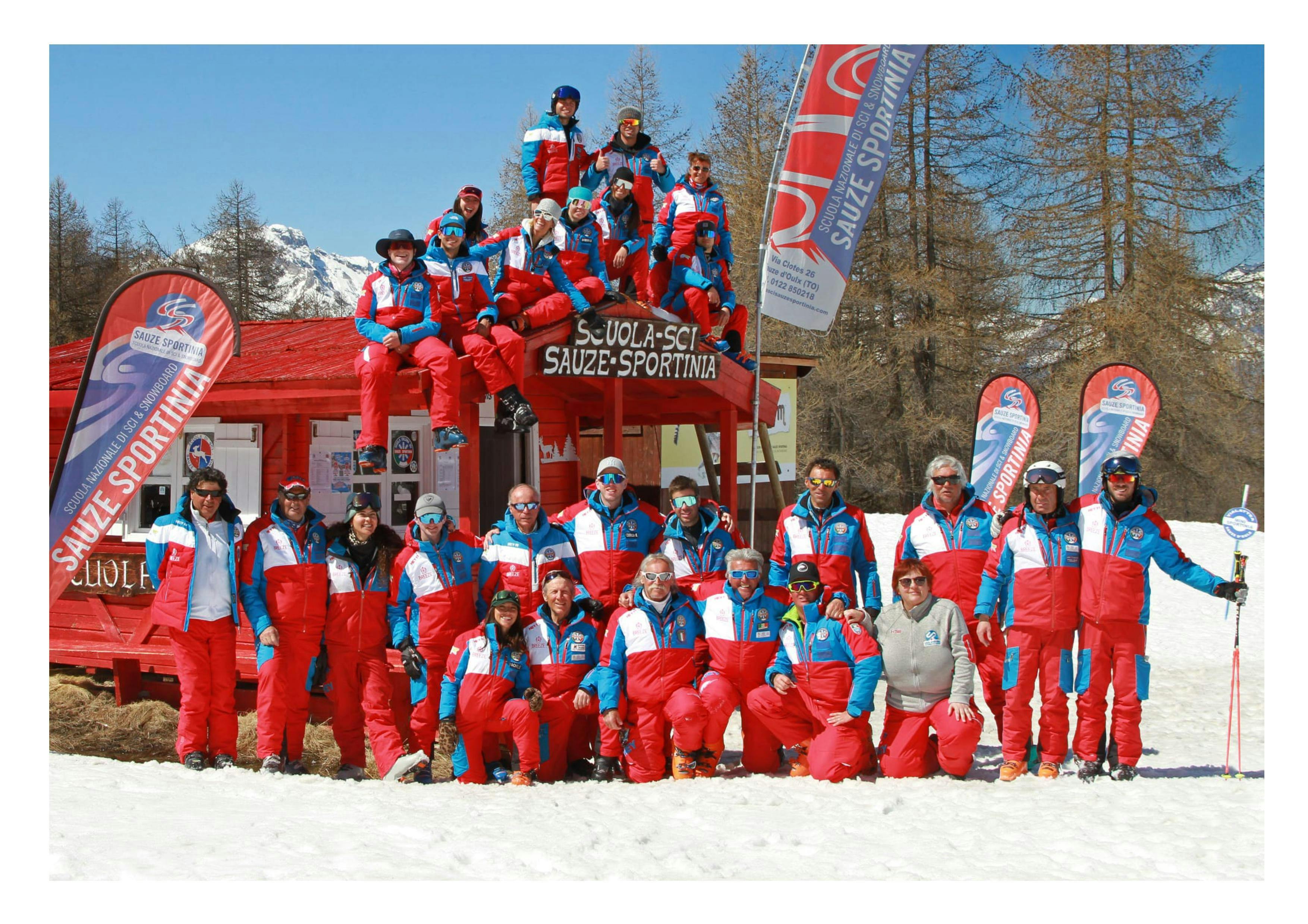 Scuola-di-sci-Sauze-Sportini Beeindruckende Landschaften mit Bergen und Meer, wo Aktivitäten von Scuola di Sci Sauze Sportinia stattfinden.