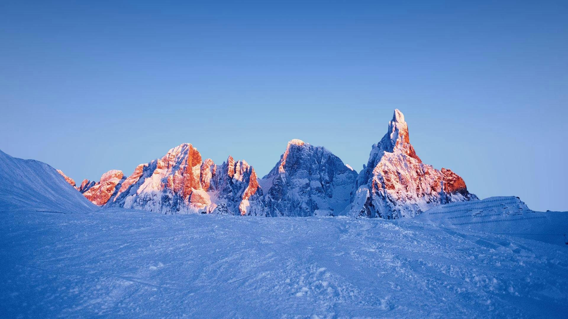 Scuola Italiana Sci Dolomiti San Martino di Castrozza Beautiful landscapes showcasing mountains and sea, where the experiences of Scuola Sci Dolomiti S. Martino Castrozza are taking place.