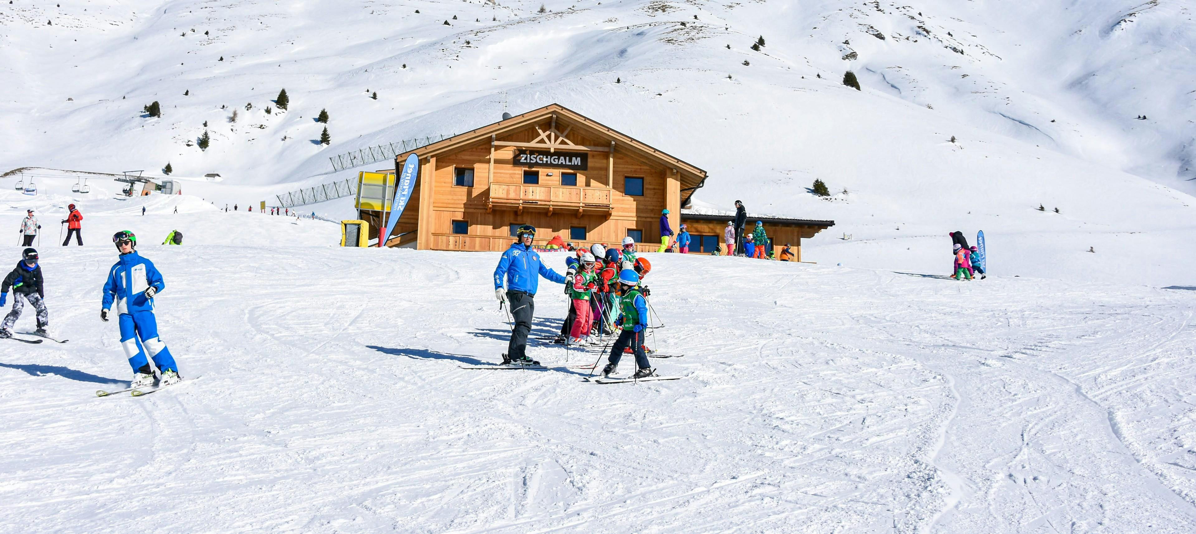 scuola-italiana-sci-e-snowboard-alpe-di-pampeago-hero Paisajes impresionantes de montaña y mar, donde tienen lugar las experiencias de Scuola Sci e Snowboard Alpe di Pampeago.