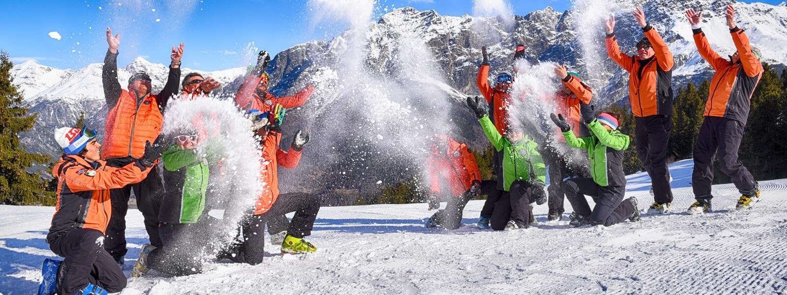 Scuola Nazionale di Sci Bormio Prachtige landschappen met bergen en zee, waar de ervaringen van Scuola Nazionale di Sci Bormio plaatsvinden.