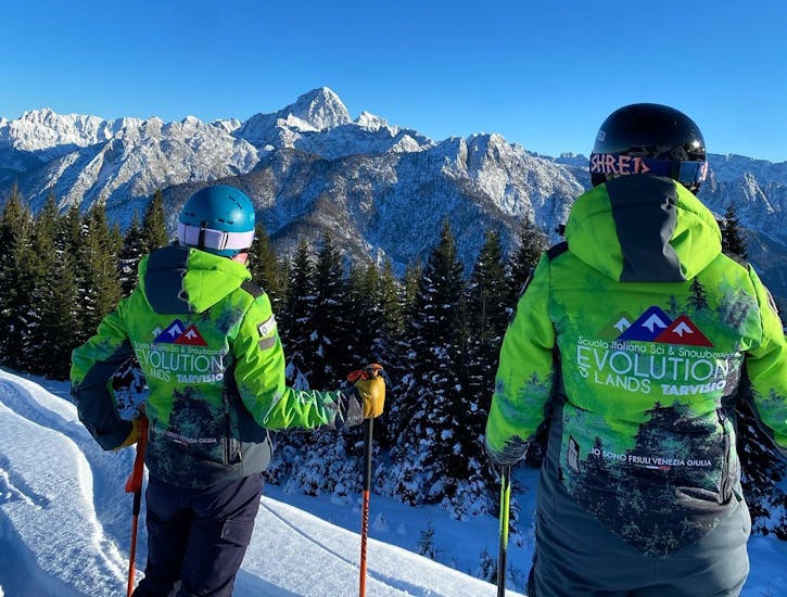 Two ski instructors from Scuola di Sci Evolution 3 Lands Tarvisio are posing for a picture.