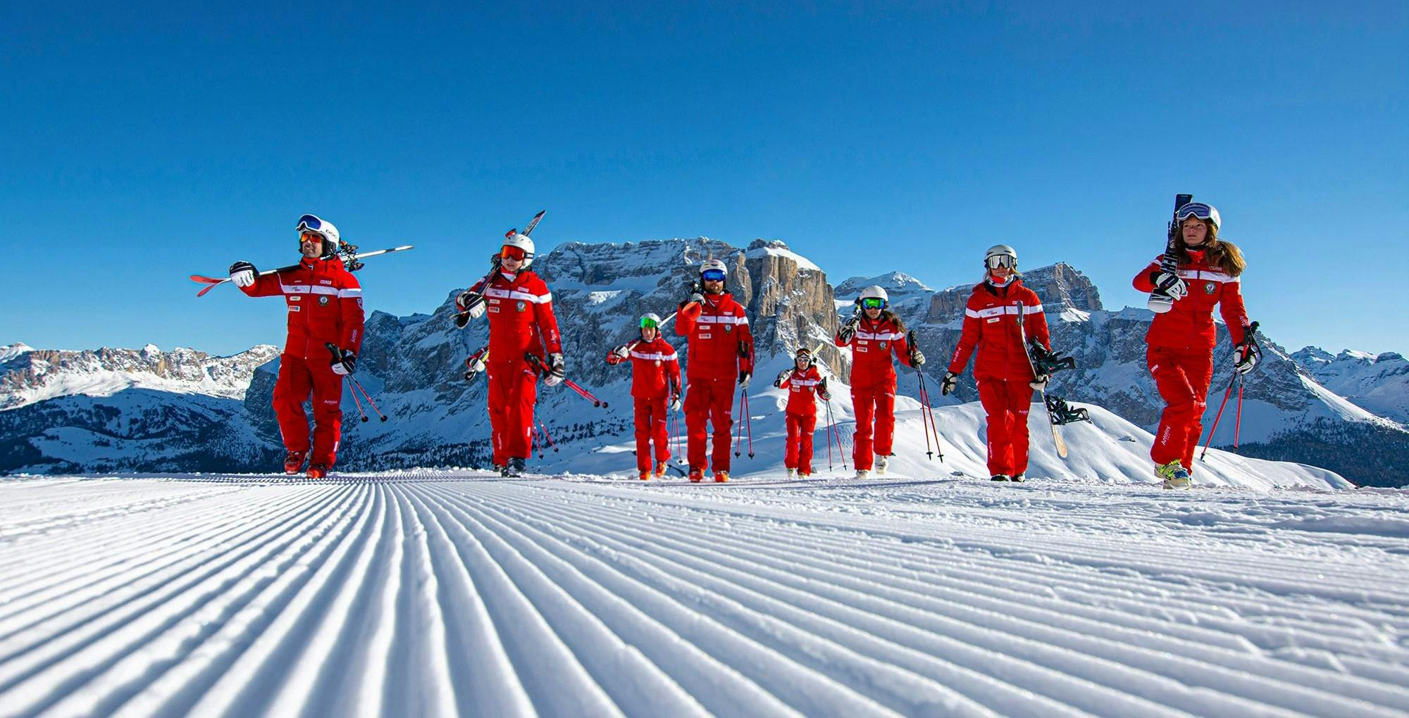 Beautiful landscapes showcasing mountains and sea, where the experiences of Ski School Selva Val Gardena are taking place.