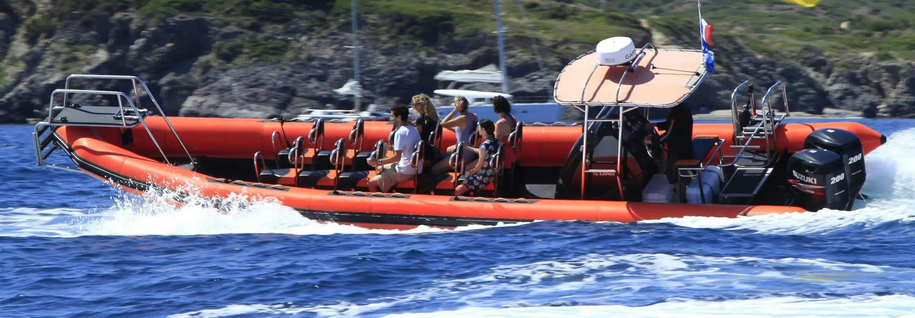 Sea Adventure Six-Fours-les-Plages Beautiful landscapes showcasing mountains and sea, where the experiences of Sea Adventure Six-Fours-les-Plages are taking place.