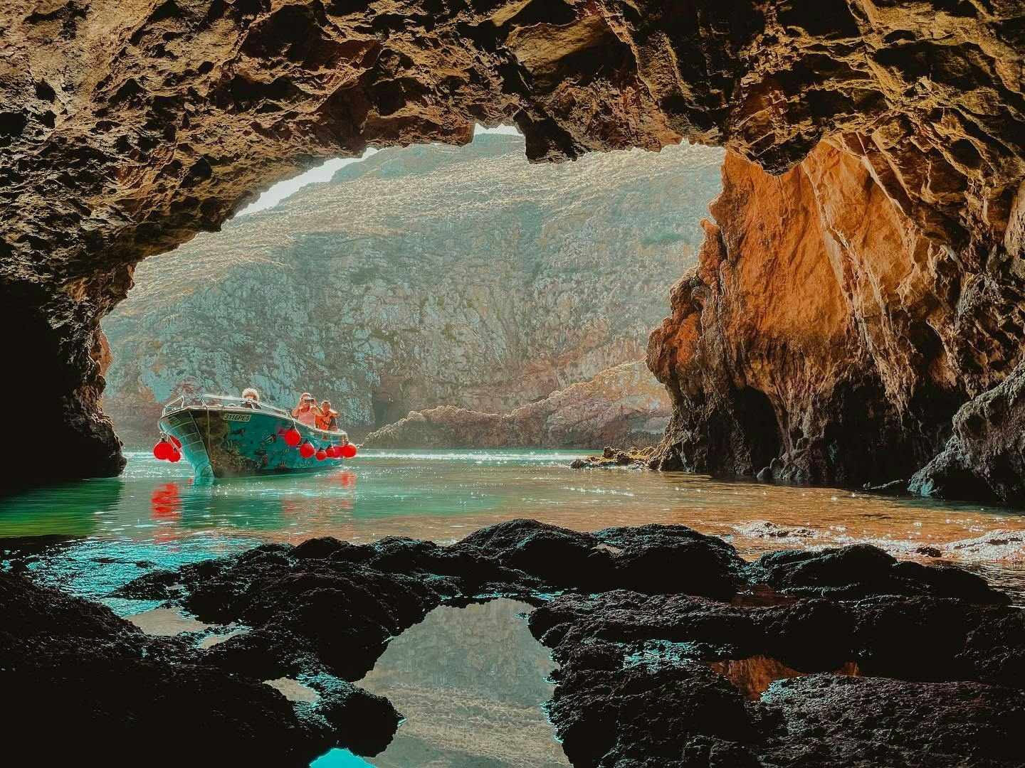 Sea Berlenga Paisajes impresionantes de montaña y mar, donde tienen lugar las experiencias de Sea Berlenga.
