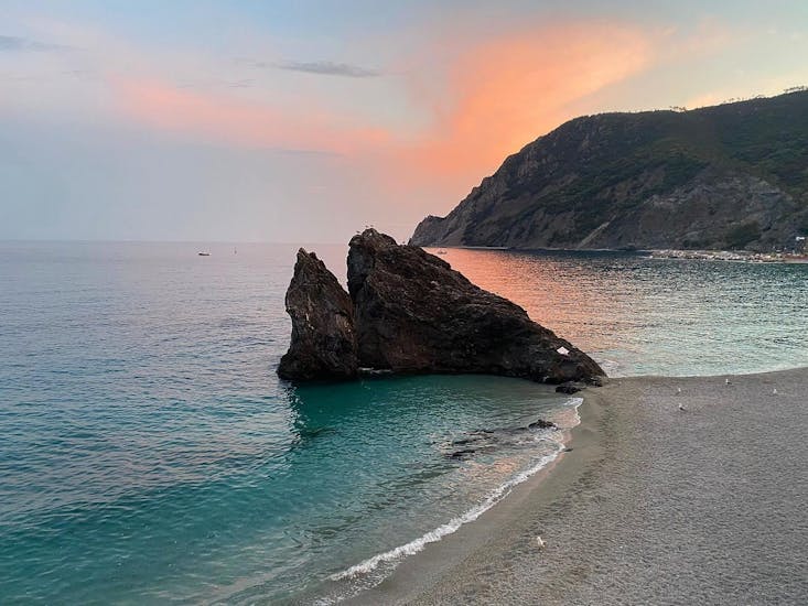 The stunning rock on the beach of Monterosso can be admired during the boat trips with Sea Breeze Boat Tours Levanto.