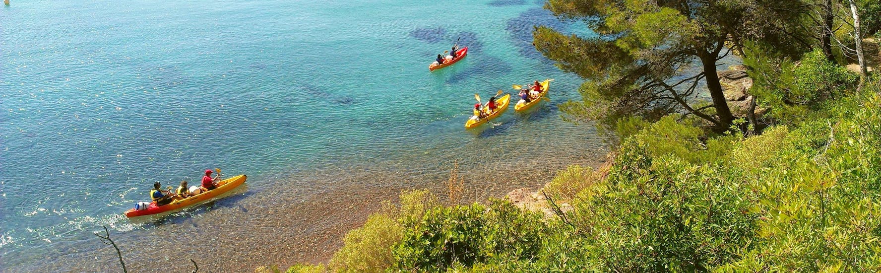 Location de kayak de mer à Cannes ou Saint Raphaël avec Sea First. 