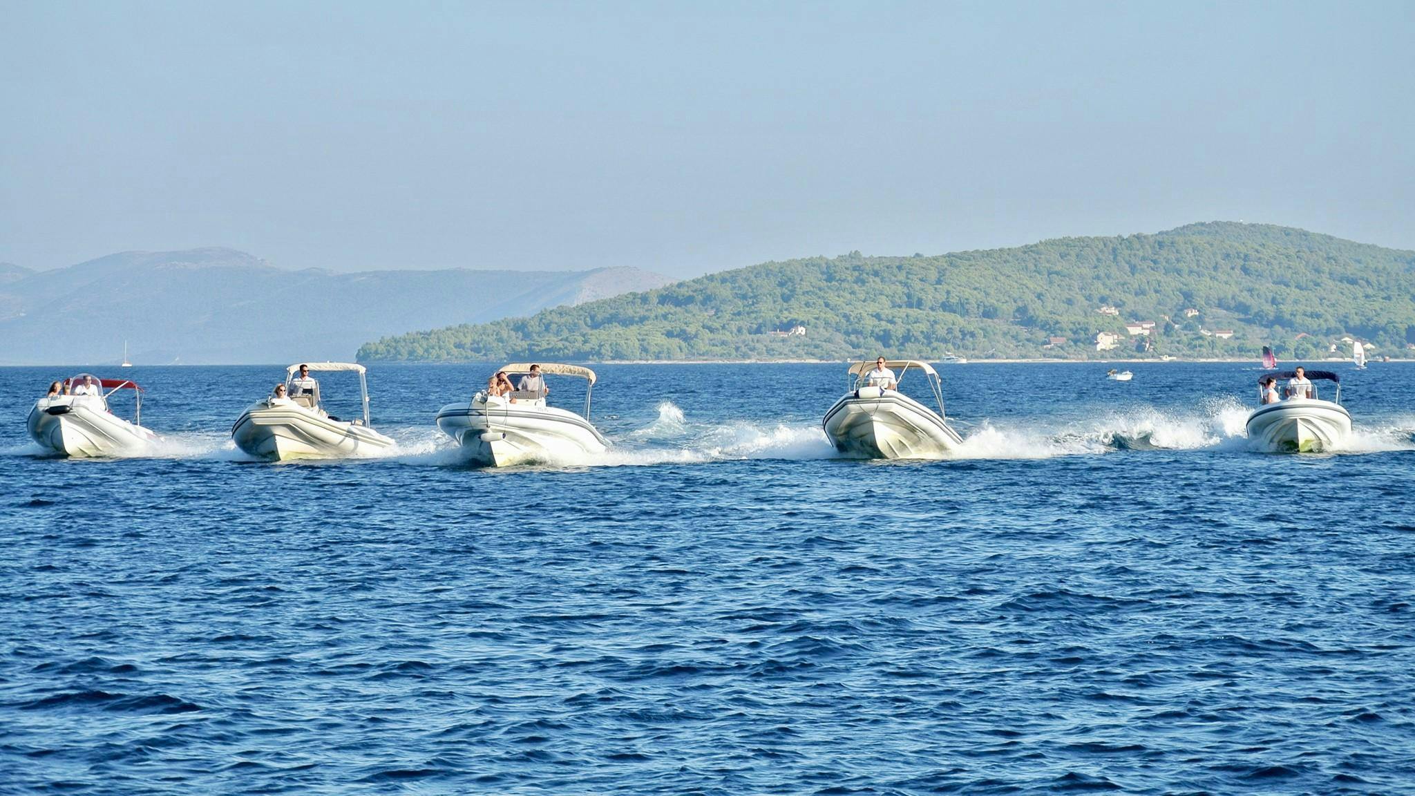 Sea Marinero Vodice 5 RIB-boten voor de Kroatische kust, te huur bij Sea Marinero Vodice.