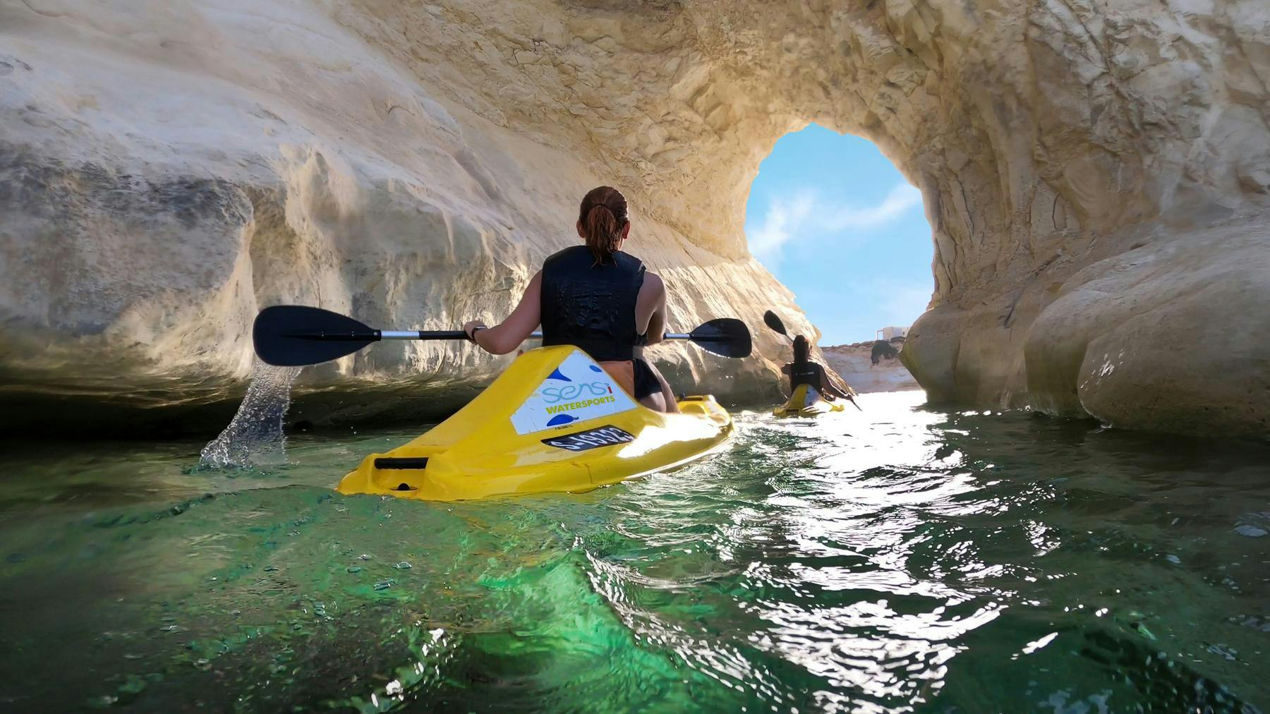 Sensi Watersports Malta Paisajes impresionantes de montaña y mar, donde tienen lugar las experiencias de Sensi Watersports Malta.