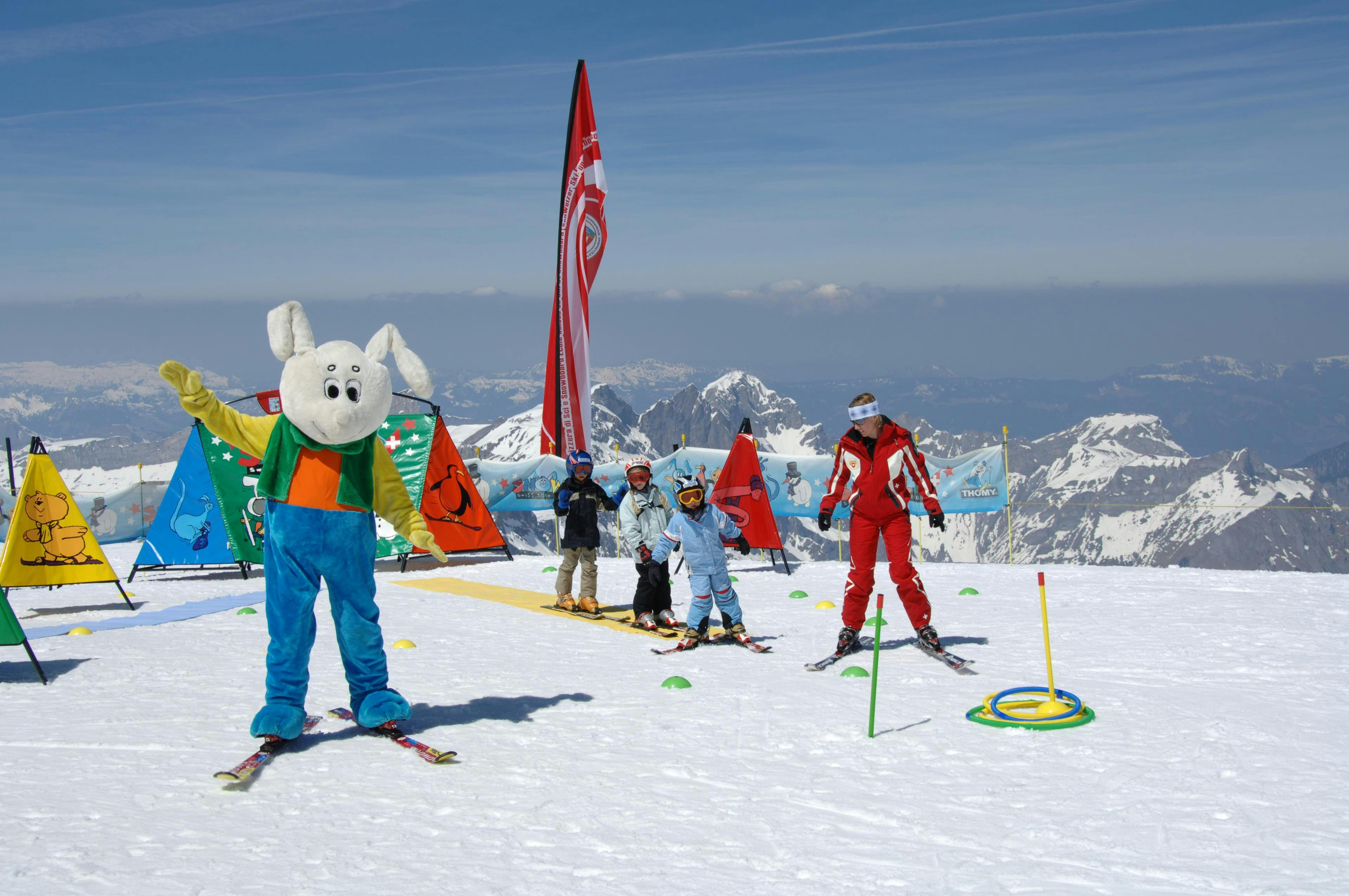 SET1656 Magnifique paysage de montagnes et de mer, où se déroulent les activités de 1. École Suisse de Ski de Samnaun.
