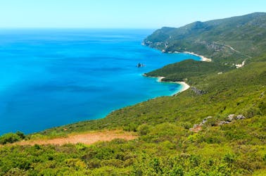 Imagen del paisaje costero del Parque Natural de Arrabida en Setúbal, Portugal. 