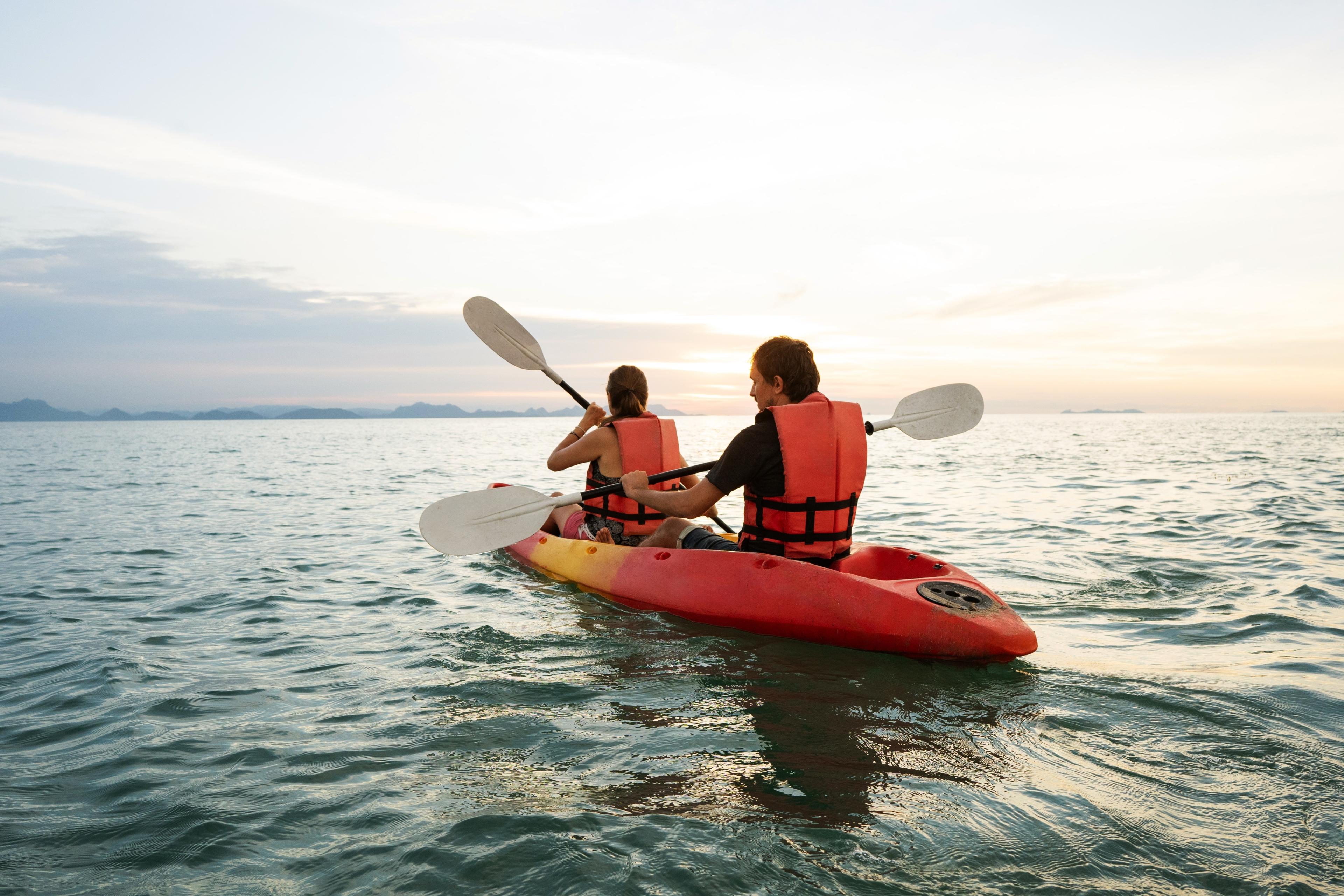 Kayak &amp; Canoe vertical tile (c) Shutterstock - 1