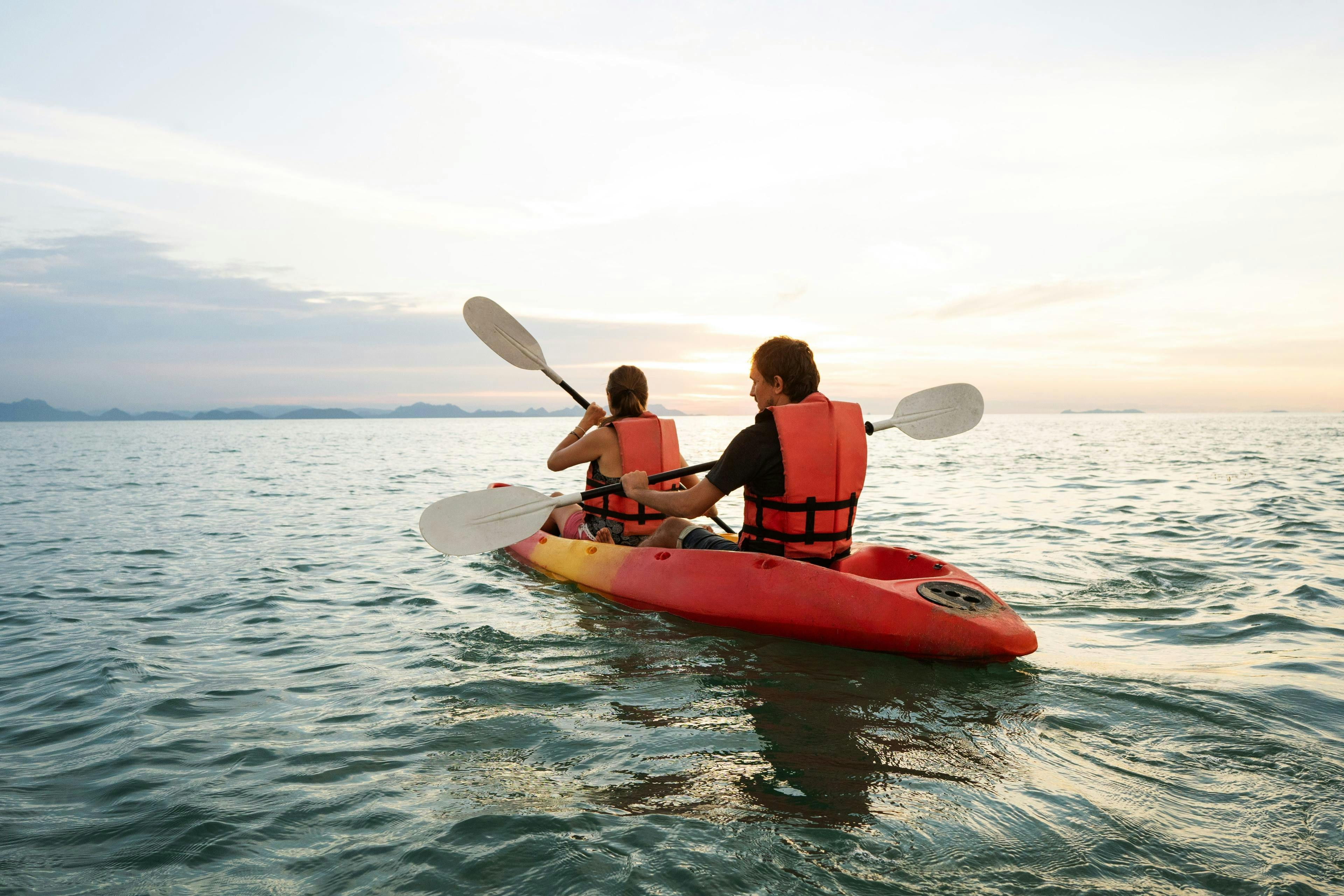 Kayak & Canoe vertical tile (c) Shutterstock - 1
