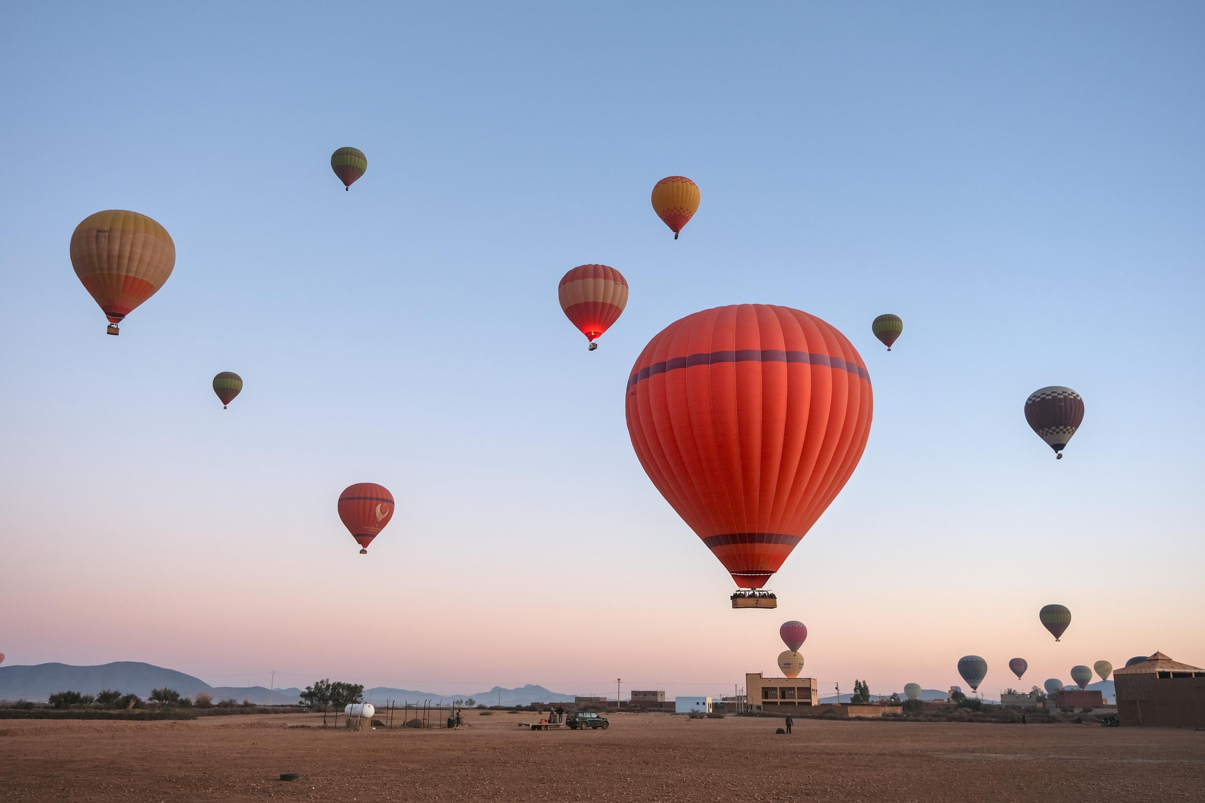Hot Air Balloon Rides vertical tile (c) Shutterstock - 1