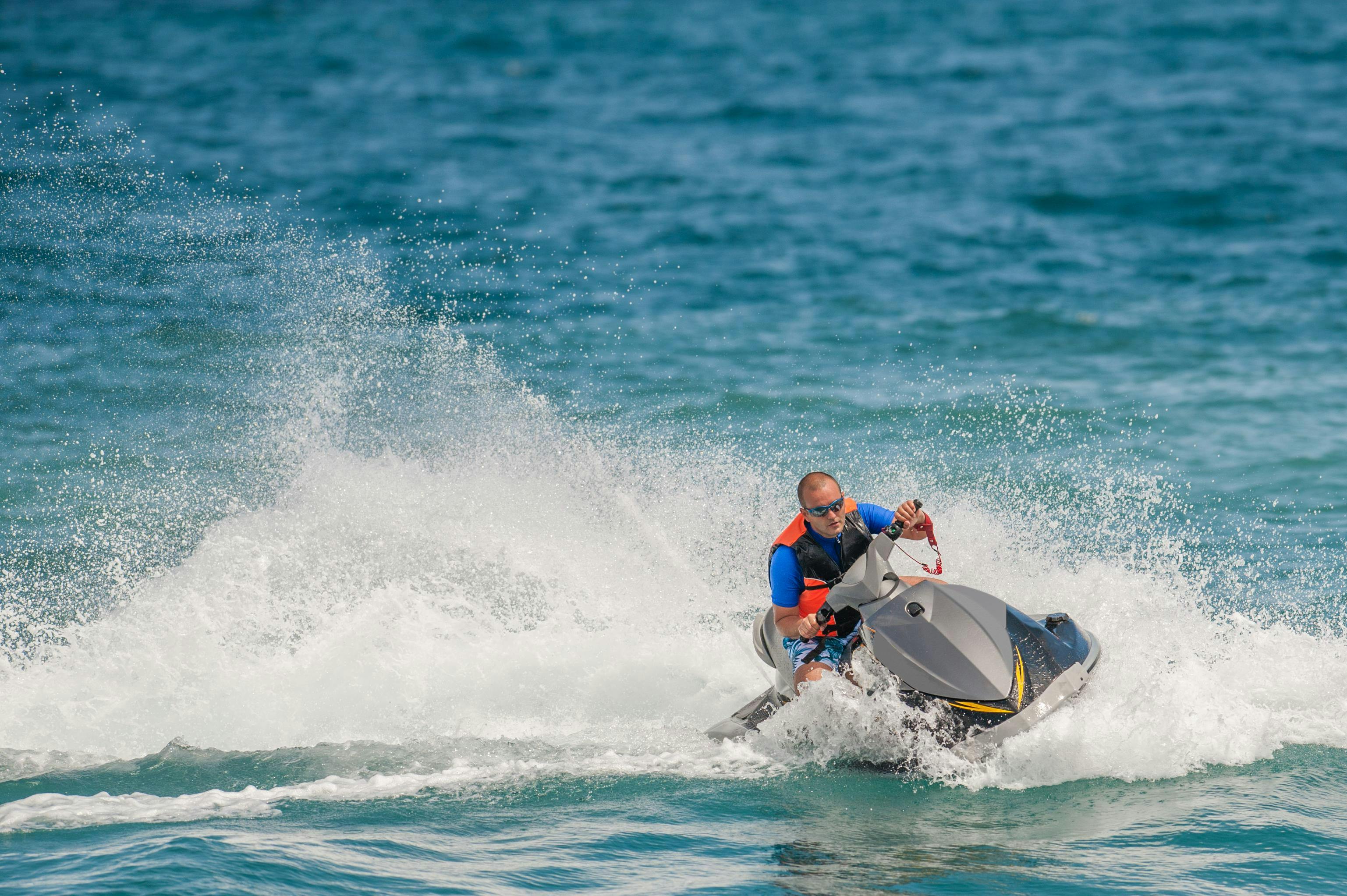 Jet ski & other water sports vertical tile (c) Shutterstock - 1