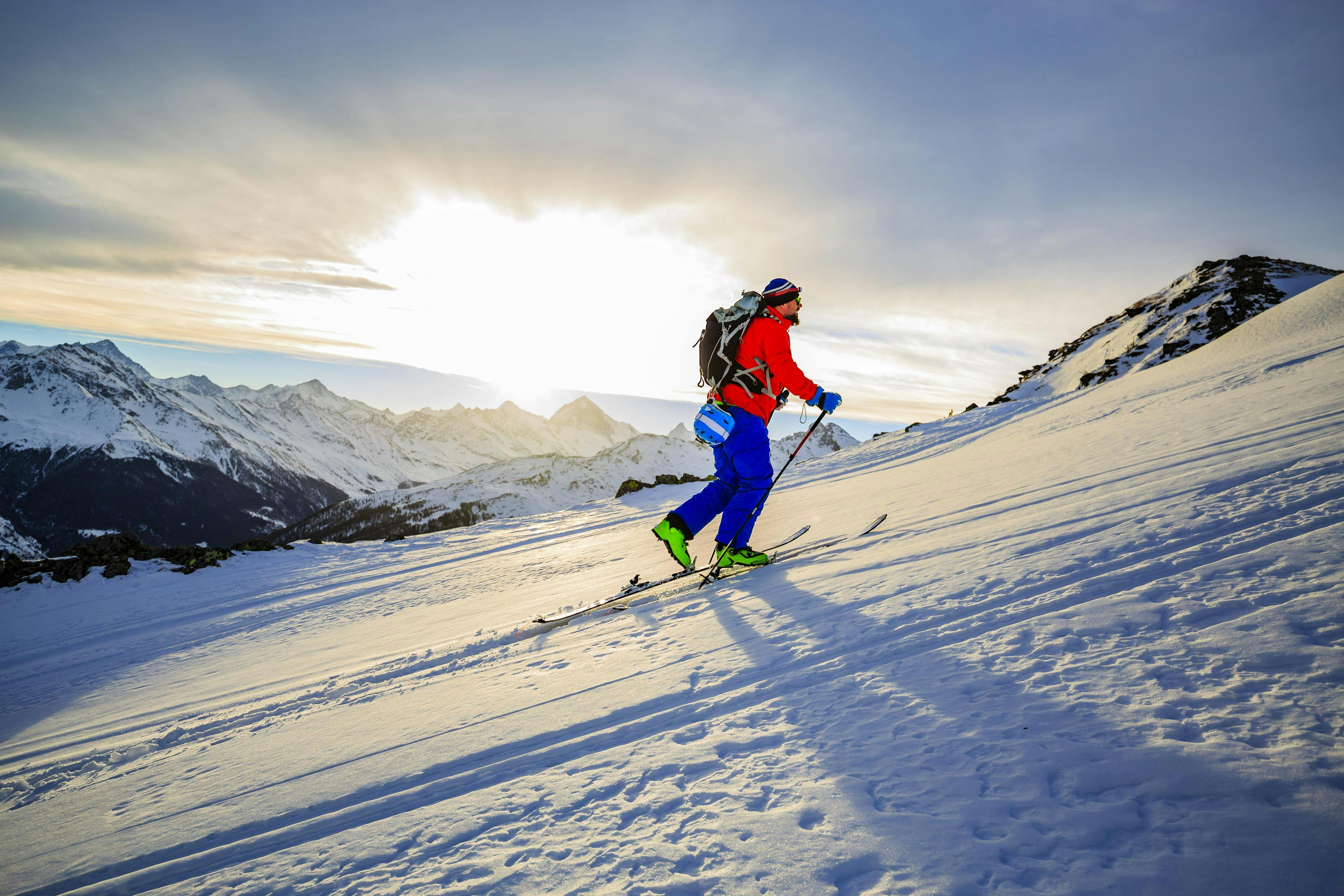 shutterstock_524293696 Beeindruckende Landschaften mit Bergen und Meer, wo Aktivitäten von Wintersportschule Gerlos stattfinden.