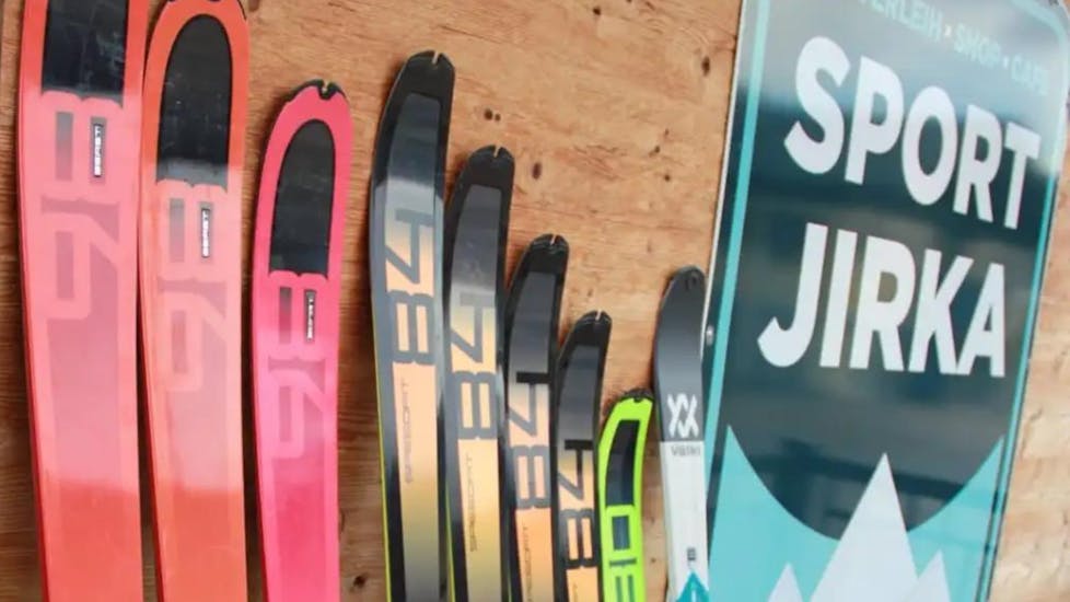 A picture of rental skis at Ski Rental Sport Jirka.