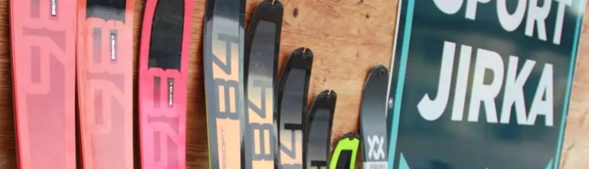 A picture of rental skis at Ski Rental Sport Jirka.