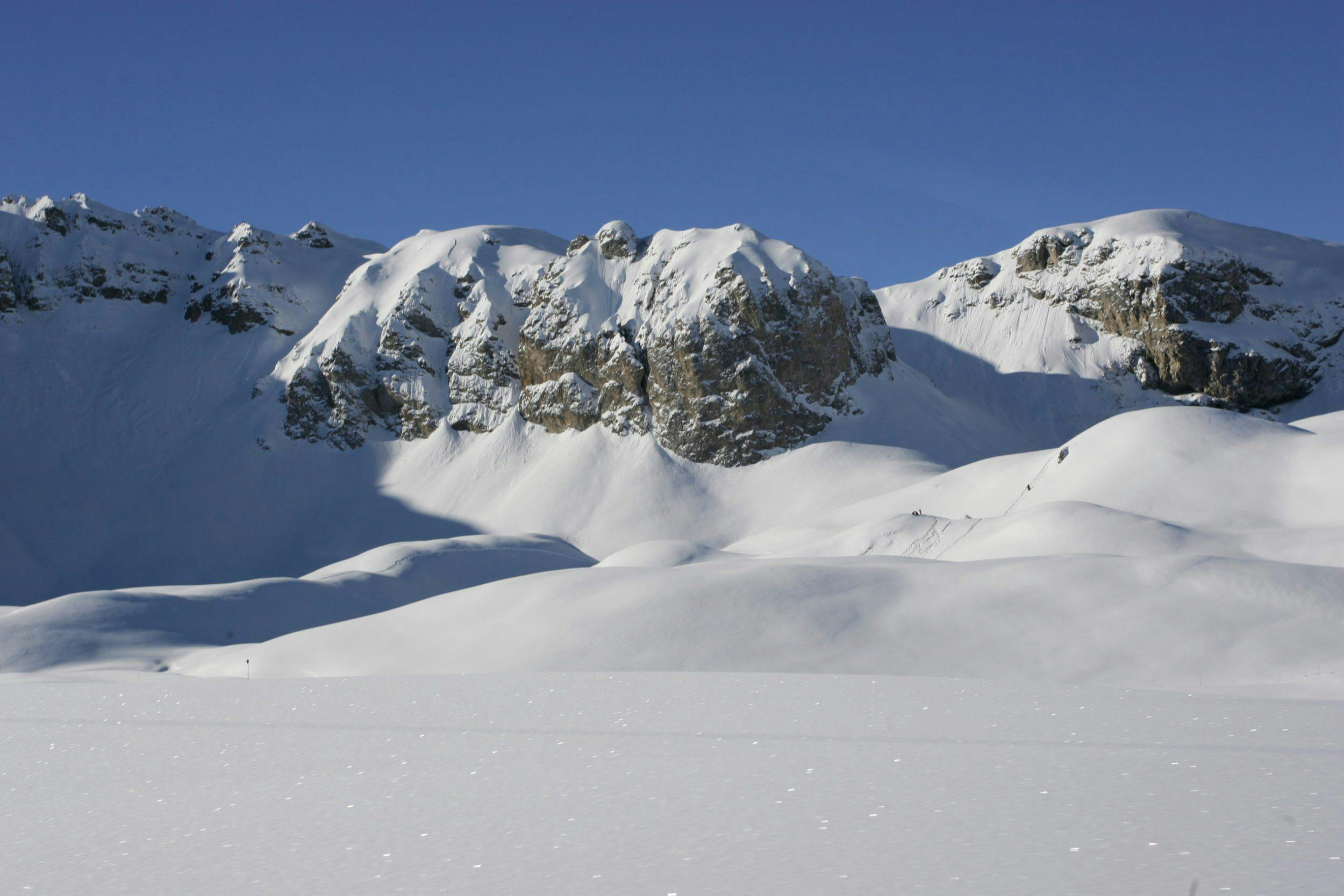 Ski-Safari-4-e1476001246391 Panorama mozzafiato con montagne e mare, dove hanno luogo le attività di ESI First Tracks Courchevel.