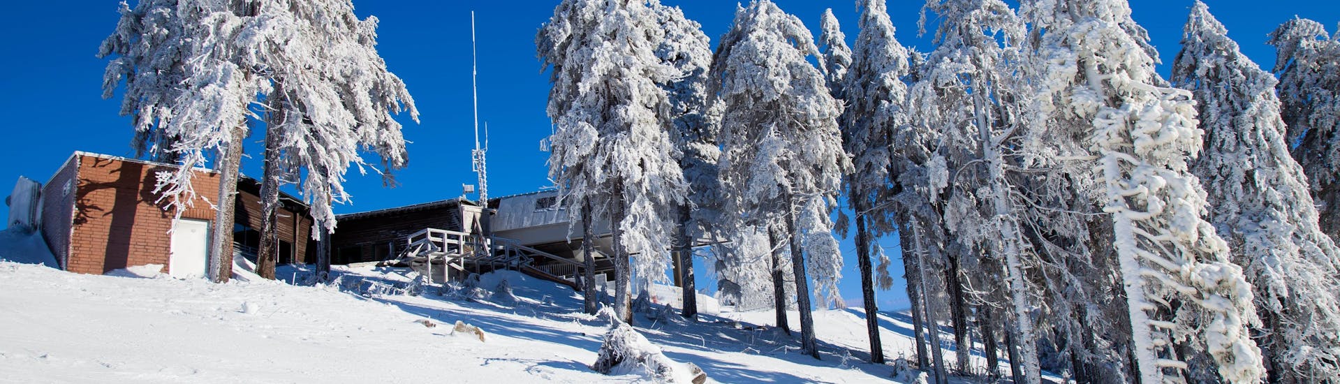 An image of the top station of the Wurmberg gondola in Braunlage, a popular ski resort in the Harz mountains where local ski schools offer ski lessons for visitors who are eager to learn to ski.