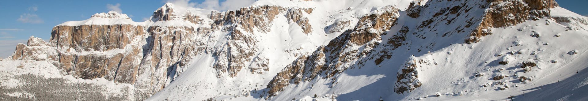 Skigebied in Canazei, Italië, waar je skilessen kunt boeken.