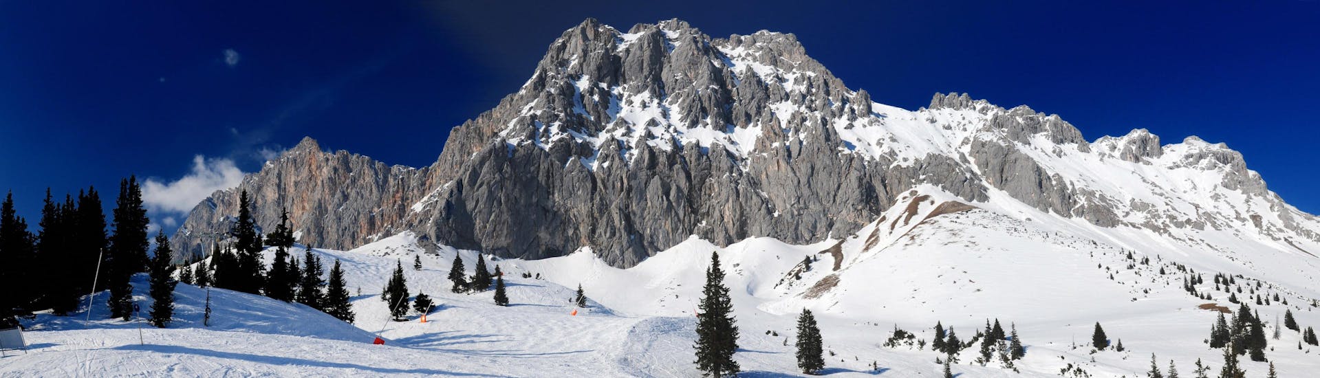 View of the mountain panorama in the ski resort of Ehrwalder Alm, where local ski schools offer their ski lessons.