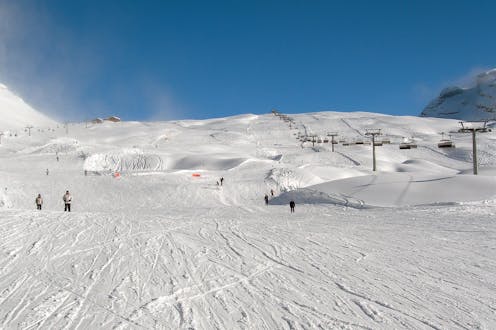 Blick auf die Pisten von Folgarida, wo Sie Skikurse buchen können.