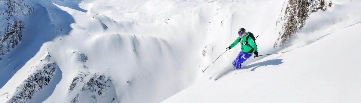ski-school-kaprun_SEM-Resort-Hero A skier is riding through some fresh powder snow in the Austrian ski resort of Kaprun, where beginners as well as advanced skiers can book ski lessons with the local ski schools.