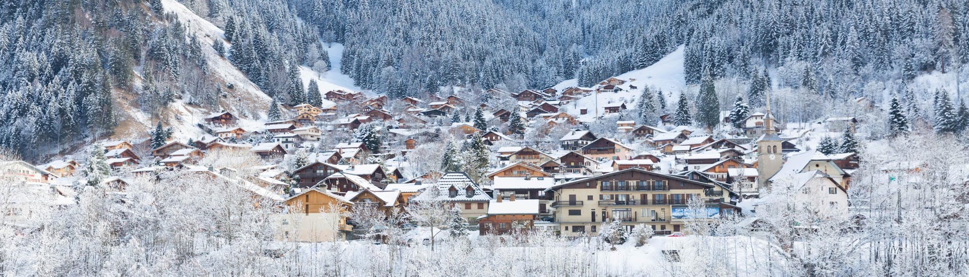 Landscape of the winter village of Les Contamines where ski schools are located and offer their ski lessons.