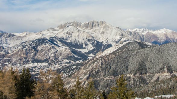 A view of the snow-capped mountains of Monte Pora in Italy, where local ski schools offer several types of ski lessons.
