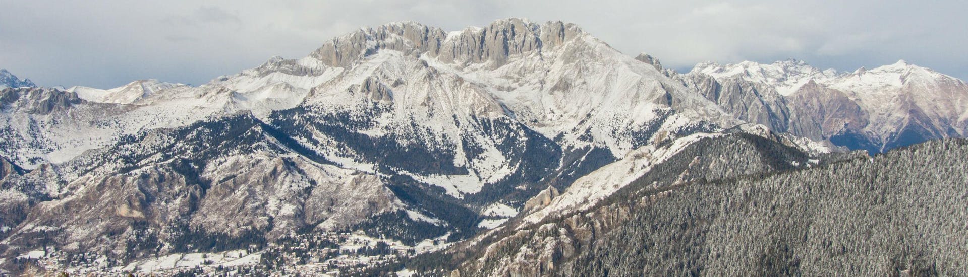 A view of the snow-capped mountains of Monte Pora in Italy, where local ski schools offer several types of ski lessons.