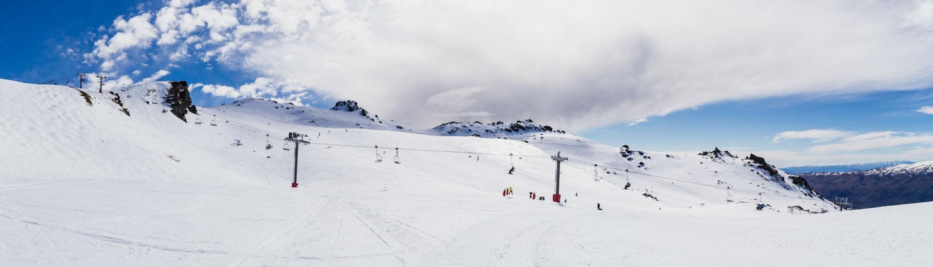 An image of the snow park in the Cardrona Alpine Resort in Otago, where visitors can book ski lessons and learn to ski.